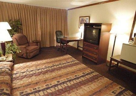 Boulder Outlook Hotel & Suites Room photo